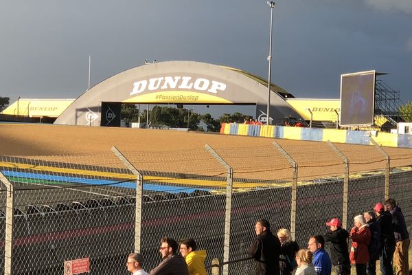 Le virage Dunlop est apprécié par beaucoup de spectateurs pour suivre les 24h du Mans