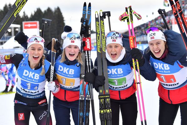 La joie de la Norvège victorieuse du relais féminin à Oberhof 