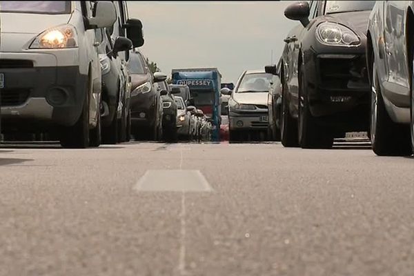 Les premiers ralentissements ont lieu au niveau de la gare de péage de Reventins-Vaugris, dans le sens Lyon - Marseille