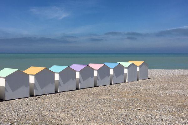 Il faudra attendre JEUDI pour que la plage du Tréport retrouve une accalmie et un horizon assez éclairci.