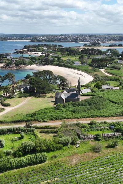 L'île Callot au large de Carantec dans la baie de Morlaix n’est accessible qu’à pied,  à marée basse.