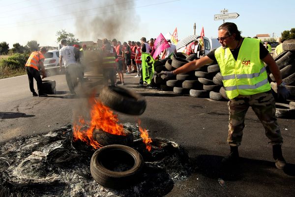 Des manifestants de la CGT bloquent ce matin le dépôt pétrolier de Fos-sur-Mer 