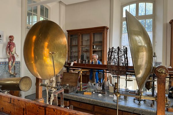 Dans la salle Hébert de physique du lycée Emile Zola à Rennes