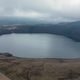 Le lac Chauvet, petit frère du lac Pavin, offre une grande diversité de paysages.