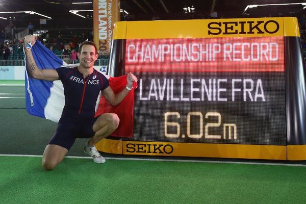 Dans la nuit du 17 au 18 mars 2016, Renaud Lavillenie a remporté son deuxième titre de champion du monde en salle de saut à la perche avec un bond à 6,02 m, record de la compétition.