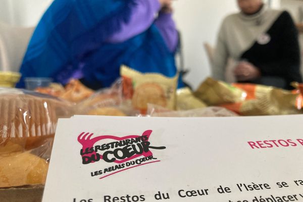 Les Restos du cœur ont ouvert des points de distribution itinérants pour se rapprocher des plus démunis en Isère.