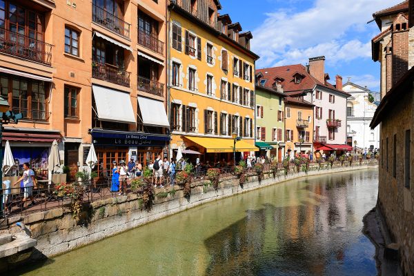 Le dialogue a repris à Annecy, entre les professionnels et les élus du Grand Annecy, pour tenter de trouver un accord sur les meublés en résidence secondaire.