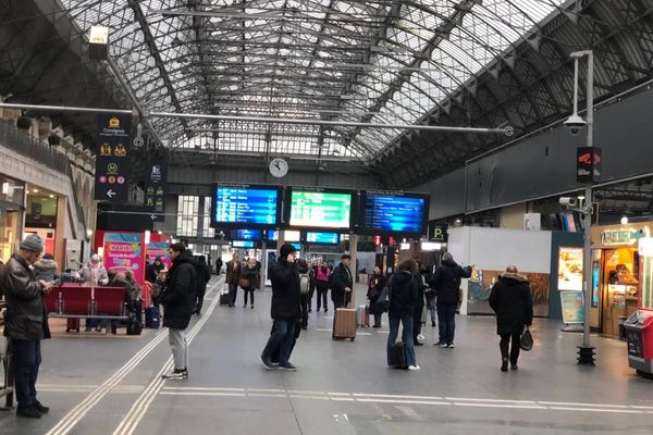 Ce mercredi, le trafic reprend doucement à la gare de l'Est.