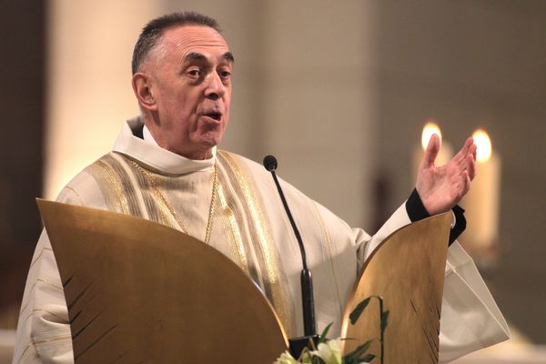 Mgr Dagens a célébré une cérémonie interreligieuse  à la cathédrale d'Angoulême.