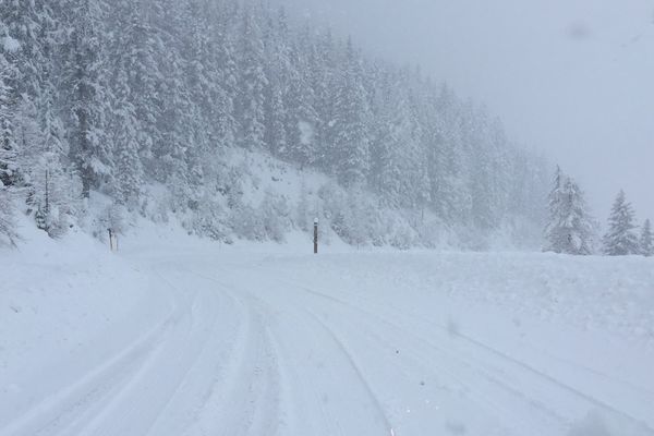 Les chutes de neige attendues seront très abondantes : 1 mètre en 12h au-dessus de 1.800 m est annoncé.