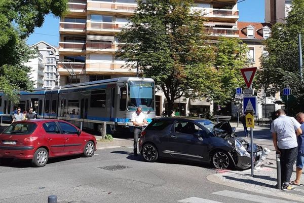 Un accident de la circulation s'est produit place Paul Vallier