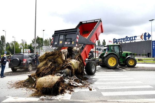 Les agriculteurs aindinois prévoient de bloquer plusieurs centrales d'achat dans la journée, pour une durée encore indéterminée.