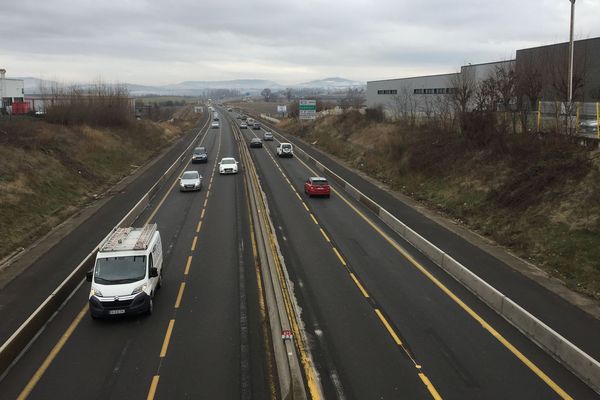 Près de Clermont-Ferrand, du lundi 28 au jeudi 31 janvier, APRR va procéder à de nouvelles fermetures nocturnes sur l’autoroute A75, de 20 heures à 6h30.