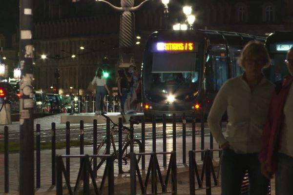Bordeaux est le théâtre de violences devenues fréquentes depuis un an. Certaines personnes ont désormais peur de rentrer seule chez elle en particulier la nuit.