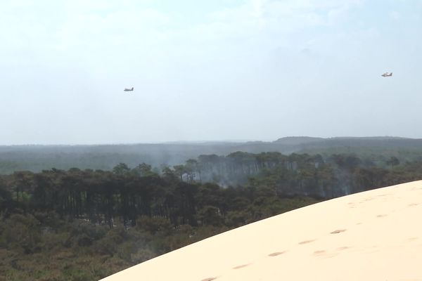 Près de 20 000 hectares ont brûlé en Gironde. Ici les flammes, vues depuis la dune du Pilat