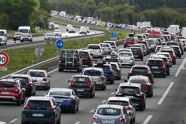 C'est dans le Gers que les habitants utilisent le plus leur voiture pour se rendre au travail, souvent sur de longues distances.