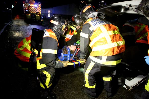 Les pompiers de l'Aveyron ont mis près d'une heure trente pour désincarcerer la victime de son fourgon (image d'illustration).