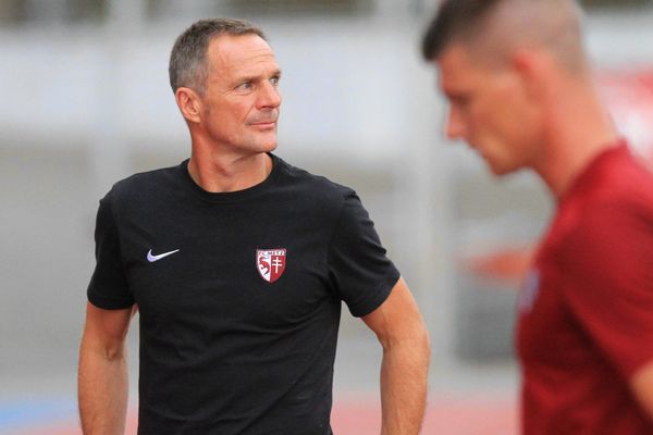 Le 25/07/2014 - Albert Cartier, entraîneur des Grenats, lors de la rencontre de football entre le FC Sochaux Montbéliard et le FC Metz.