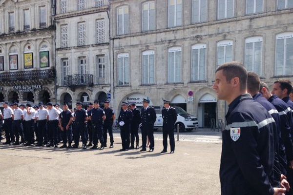 L'hommage rendu à La Rochelle aux deux policiers tués à Magnanville (78).