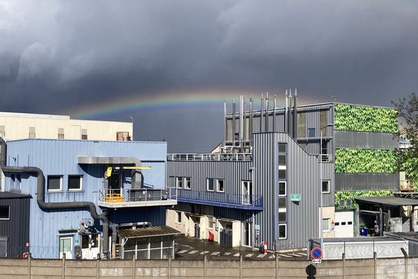 En avril 2024, le site industriel de Pierre-Bénite a été perquisitionné par les gendarmes