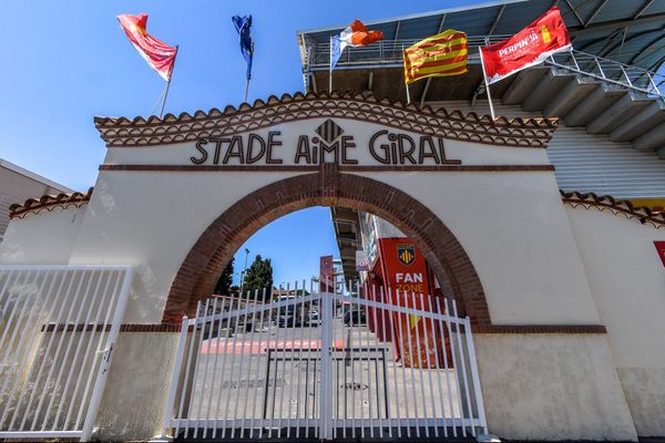 Le stade Aimé Giral, situé au cœur de Perpignan, dans les Pyrénées-Orientales, a une capacité de 14593 places.