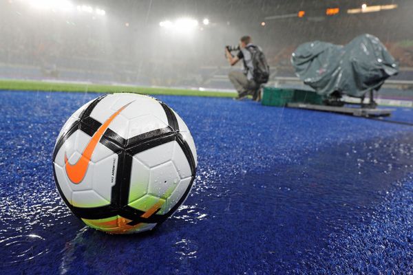 En raison de violents orages sur le Bas-Rhin, la rencontre entre le PSG et l'OL a dû être interrompue pendant une heure et quart