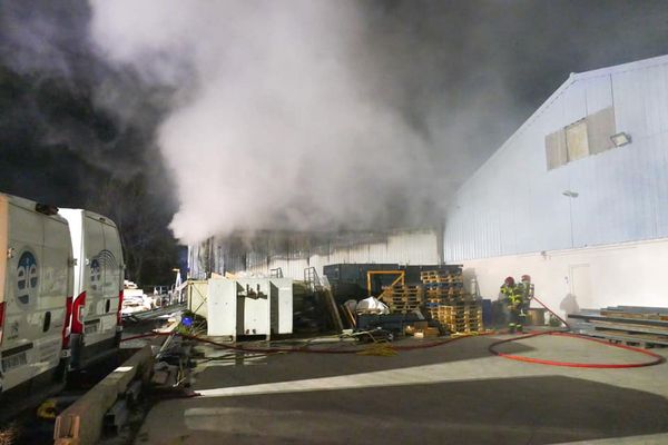 L'incendie a endommagé 200 mètres carré d'un bâtiment situé route de Prades à Perpignan, dans les Pyrénées-Orientales.