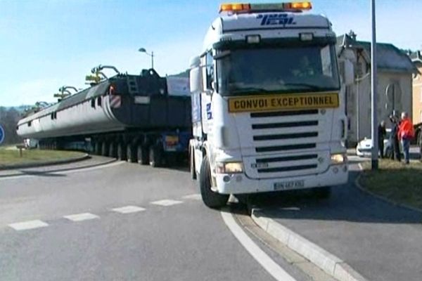 200 tonnes sur roues ne sont pas aisées à manoeuvrer !