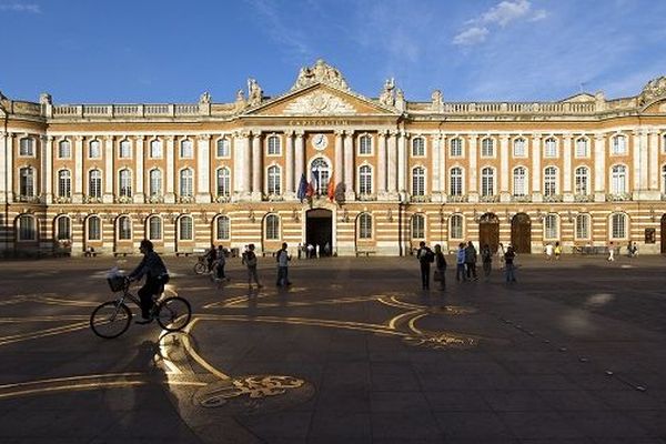 La ville de Toulouse met à disposition des médecins des lieux culturels comme des MJC et des salles de spectacles.