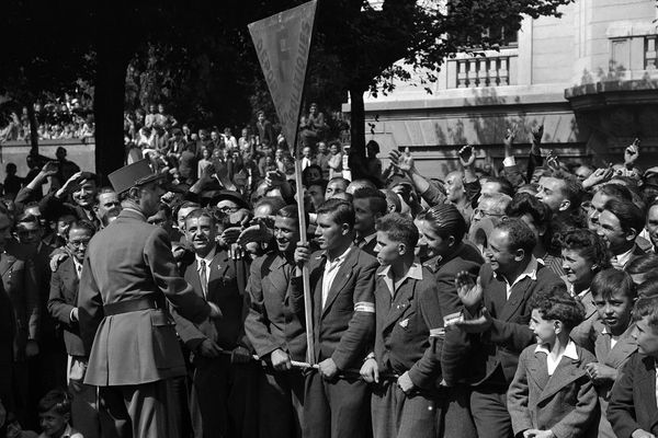 Le Général de Gaulle à Clermont-Ferrand, le 30 juin 1945.