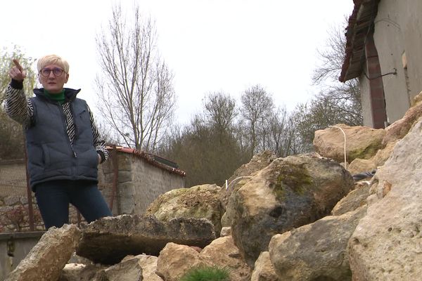 Les intempéries renforcent le délabrement de ces bâtiments laissés à l'abandon.