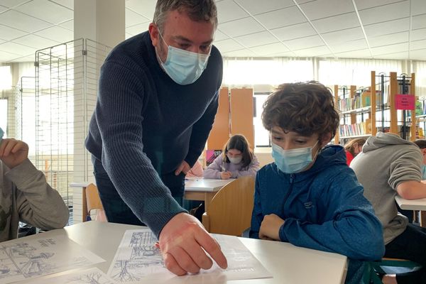 Florent Calvez lors de l'atelier BD au collège de Penn-ar-C'hleuz à Brest