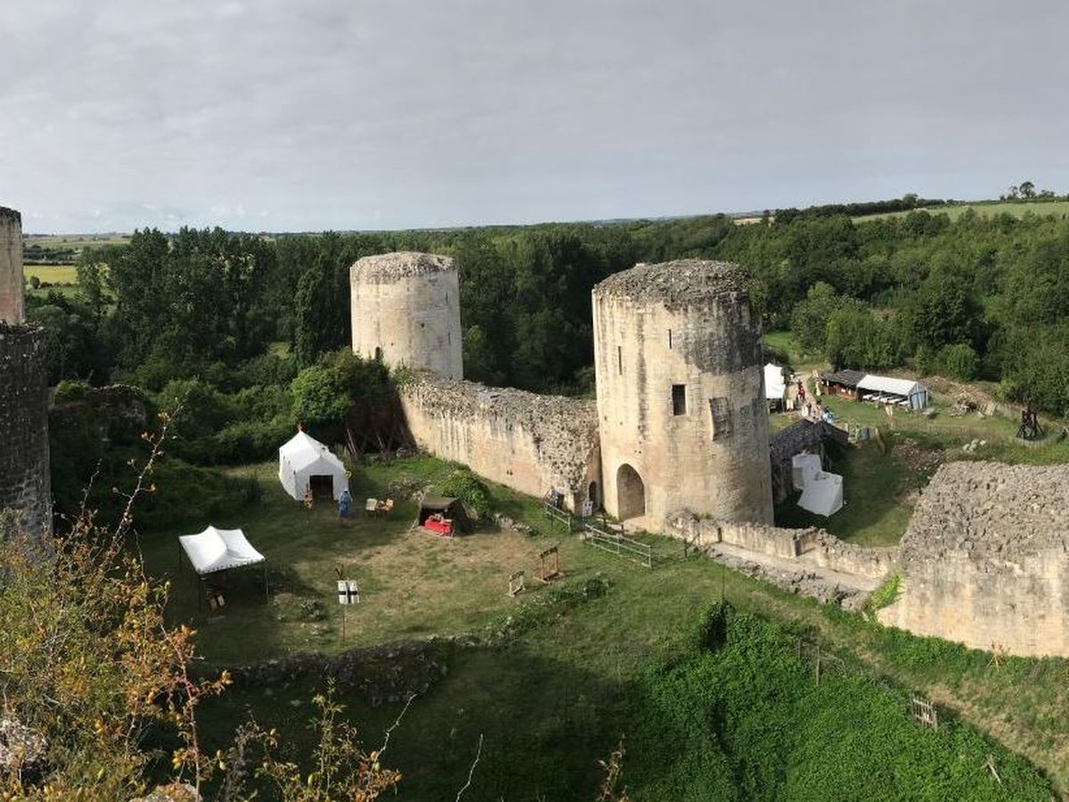 Deux Sevres Le Chateau Du Coudray Salbart Fait Revivre Le Moyen Age