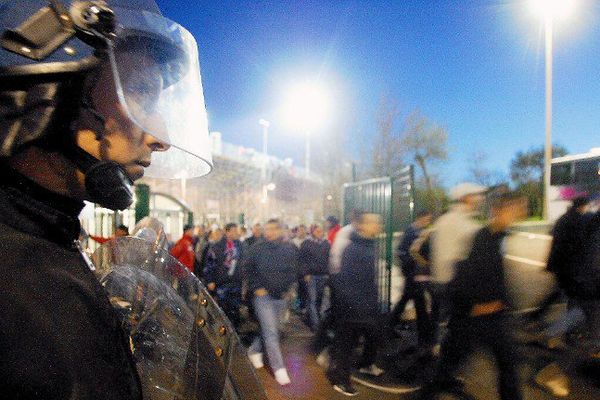 Dispositif de sécurité renforcé avant un match du PSG - Archives