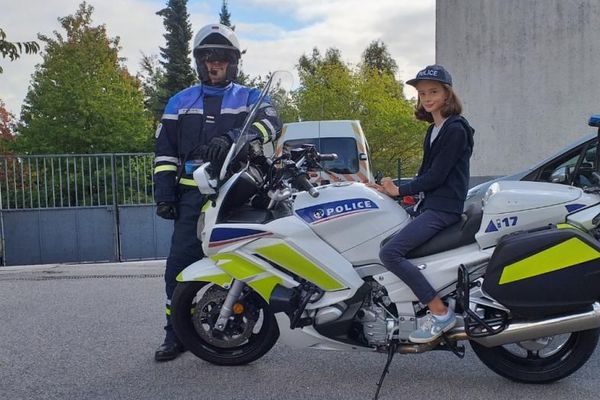 Joséphine 9 ans et déjà la vocation d'entrer dans la police