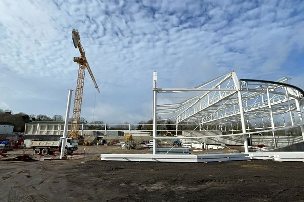 Le chantier du stade d'athlétisme couvert, sur le site de Chéops à Limoges, a commencé en juin 2023.