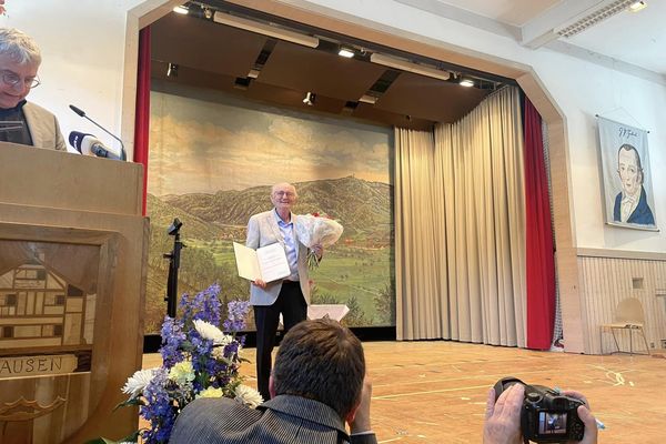 Pierre Kretz a reçu vendredi 10 mai le prix Hebel, à Hausen (Allemagne) pour son oeuvre en alsacien