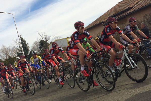 Dès les premières boucles l'équipe de Roanne s'impose avec une moyenne de 43 km/h