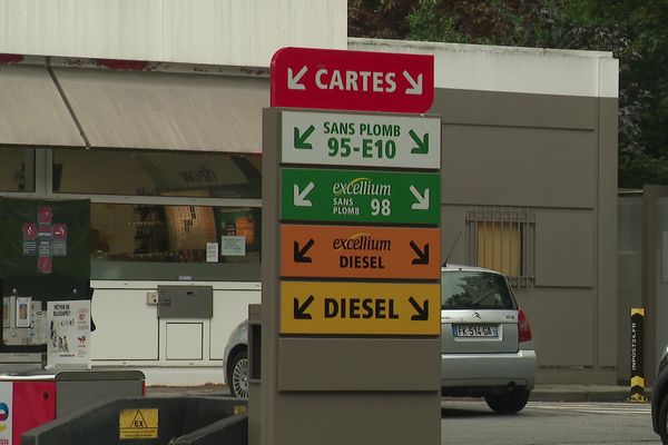 Les stations Total à sec après avoir été prises d'assaut