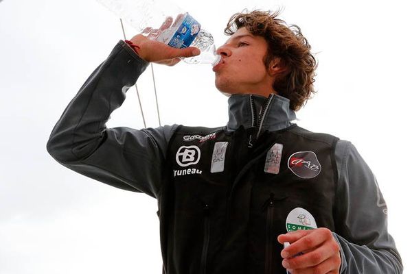 Le jeune skipper malouin Paul Hignard doit économiser son eau et ses vivres