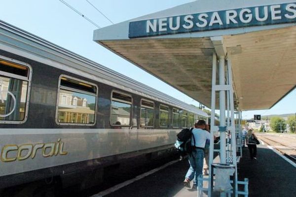 La gare sur la ligne Sncf Béziers-Neussargues.