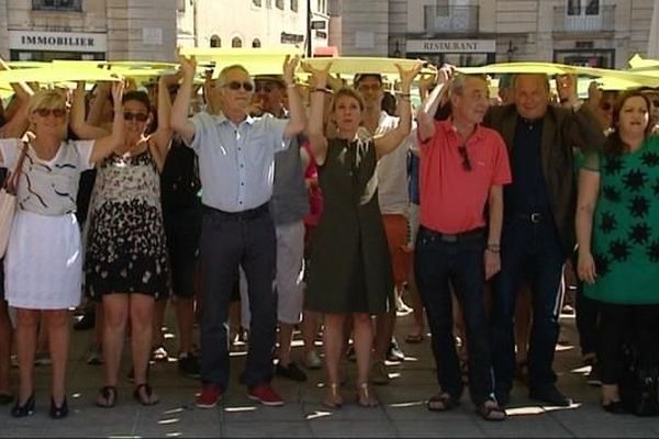 Un "tifo" a été organisée place de la Libération, à Dijon, samedi 11 juillet 2015, pour fêter l’inscription des climats du vignoble de Bourgogne au patrimoine de l’humanité.