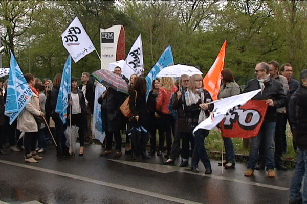 Rassemblement des salariés du site IBM de Boigny-sur-Bionne, le 22 avril 2016, dans le Loiret.