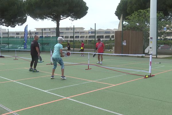 Le pickleball est un mix de plusieurs sports de raquette