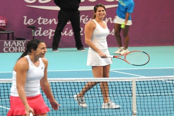 Amélie Mauresmo a affronté Marion Bartoli lors d'un gala contre le cancer en février 2012.