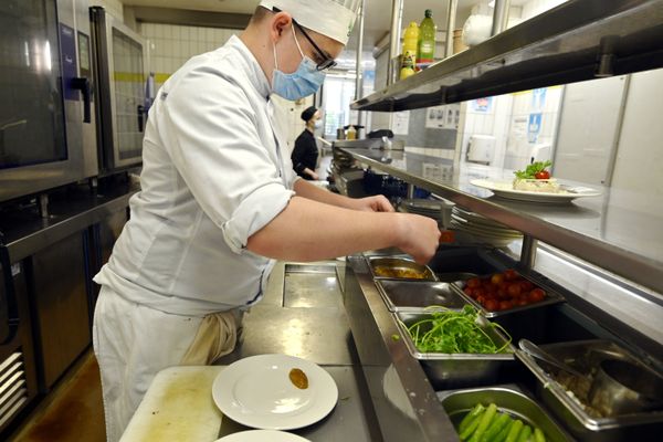 Une quinzaine de restaurateurs d'Angoulême cuisinent des légumes déclassés ou issus de surplus de production grâce à la plateforme "Le potager d'à côté". (Photo d'illustration)