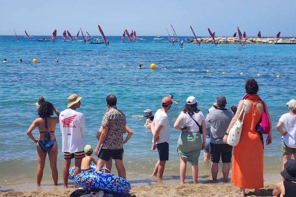 Les spectateurs des épreuves de voile aux JO à Marseille dimanche 28 juillet 2024.