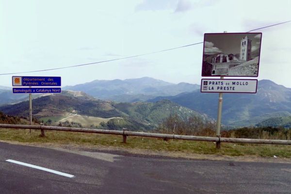 Col d'Ares (Pyrénées-Orientales) - la frontière entre France et Espagne - archives.