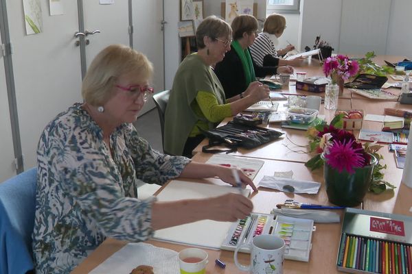 L'atelier aquarelle est l'une des activités de l'association franco-anglaise à Royan.