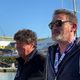 Jean-Paul Rouve accompagné de Jean Le Cam sur les pontons du Vendée Globe aux Sables d'Olonne